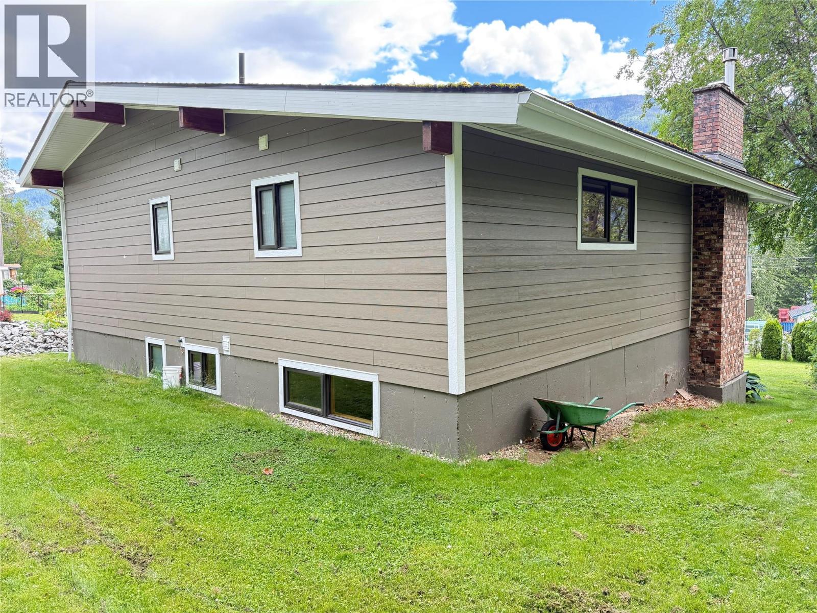 723 Highway 3a Highway, Nelson, British Columbia  V1L 6M4 - Photo 5 - 10390160