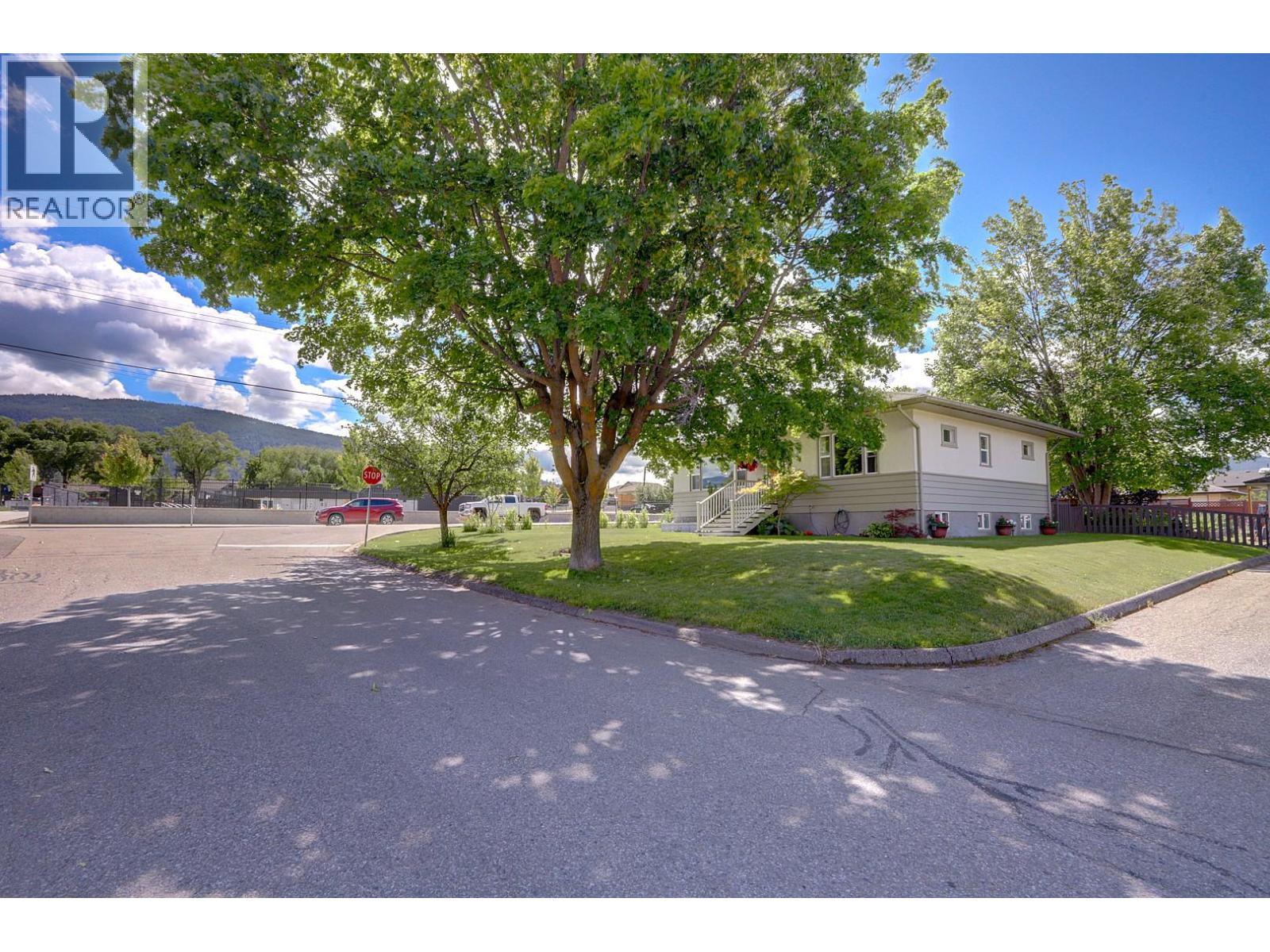 1800 30th Avenue, Vernon, British Columbia  V1T 2A5 - Photo 3 - 10388861