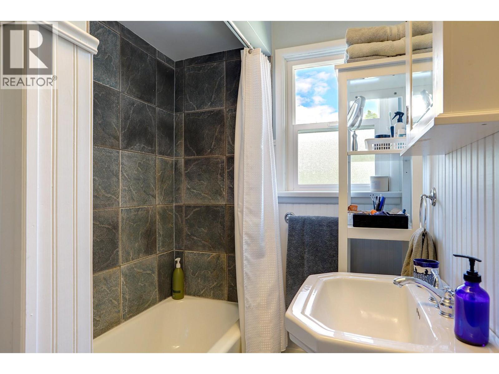 1800 30th Avenue, Vernon, British Columbia  V1T 2A5 - Photo 34 - 10388861