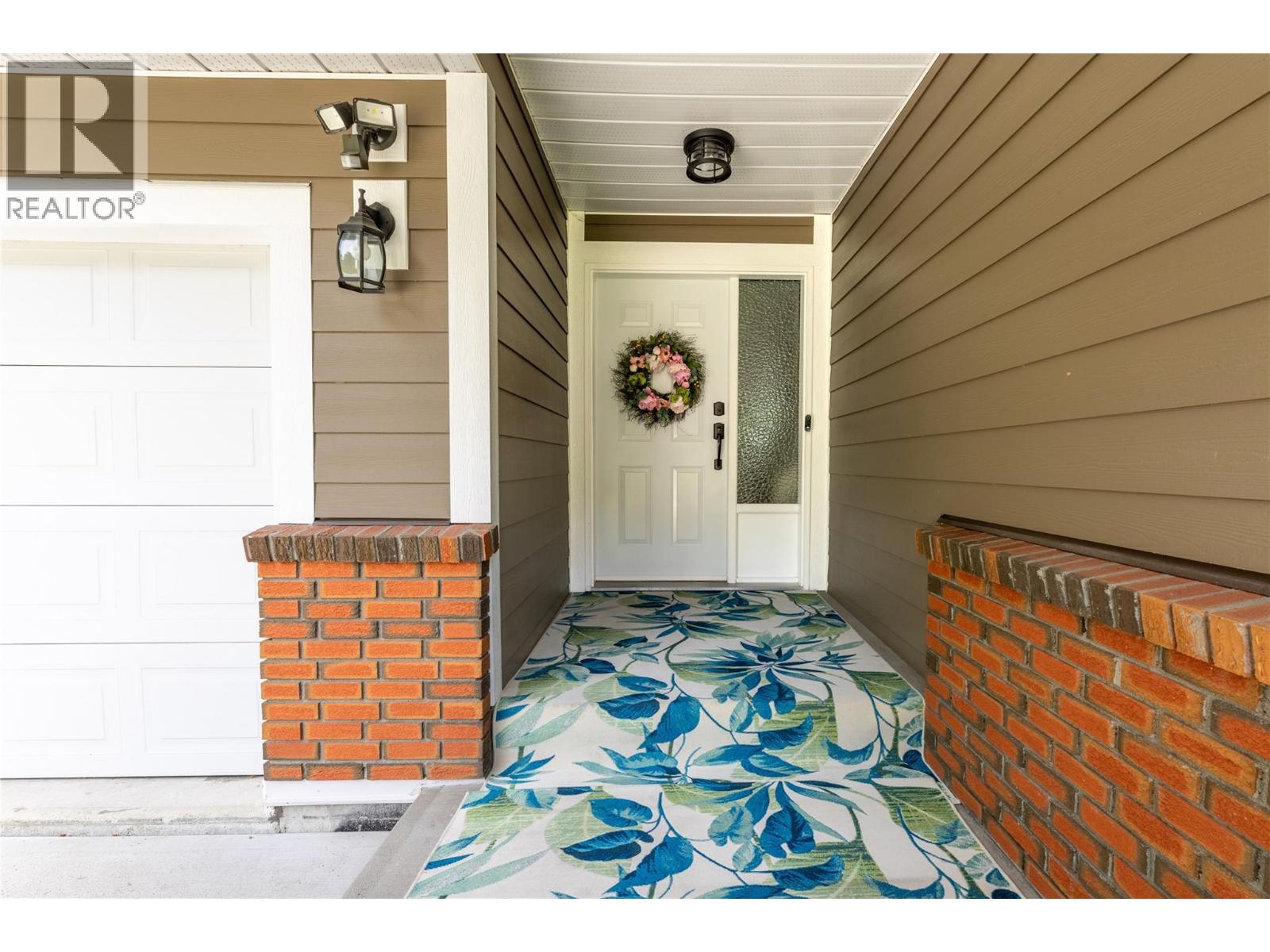 2934 Juniper Crescent, Sorrento, British Columbia  V0E 2W2 - Photo 3 - 10389877