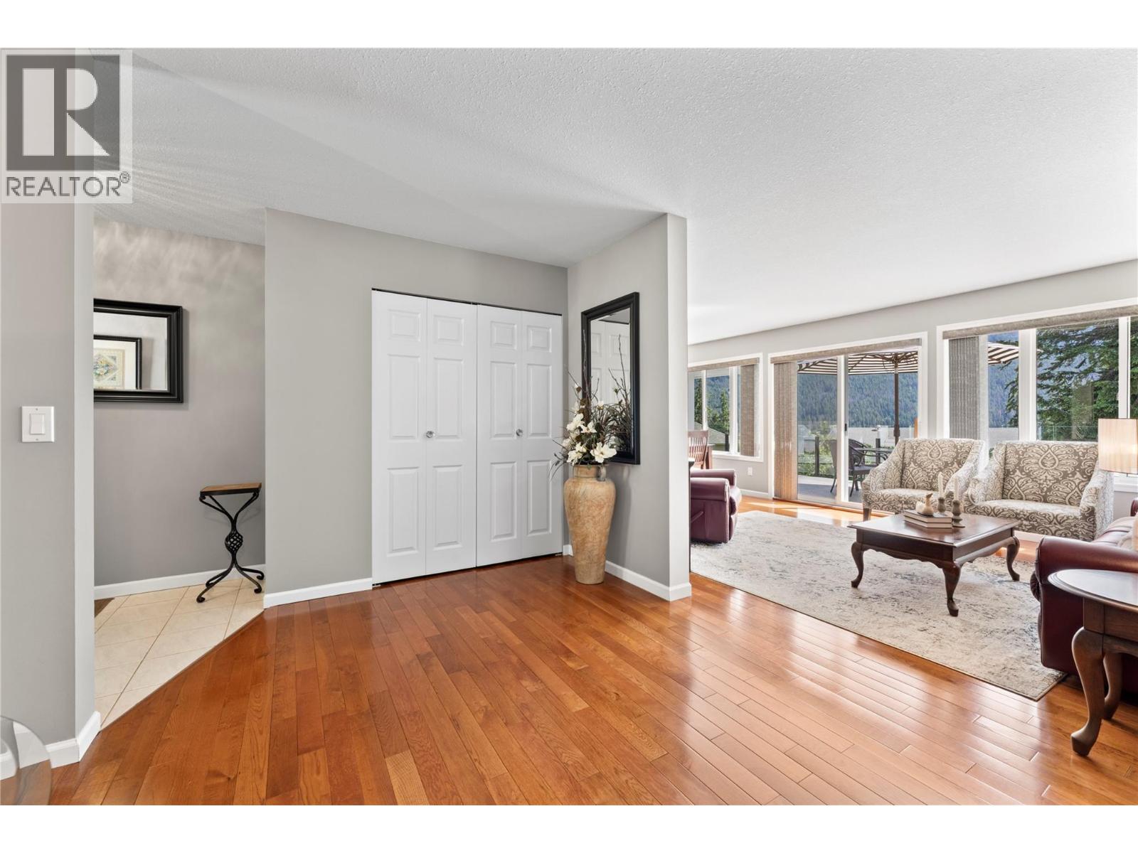 2934 Juniper Crescent, Sorrento, British Columbia  V0E 2W2 - Photo 6 - 10389877