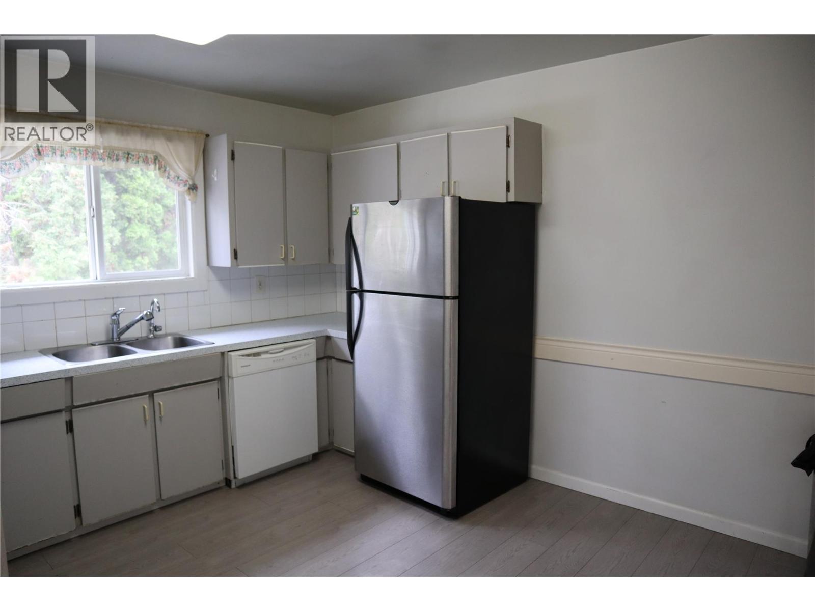 1371 Ottawa Place, Kamloops, British Columbia  V2B 7W4 - Photo 3 - 10389965