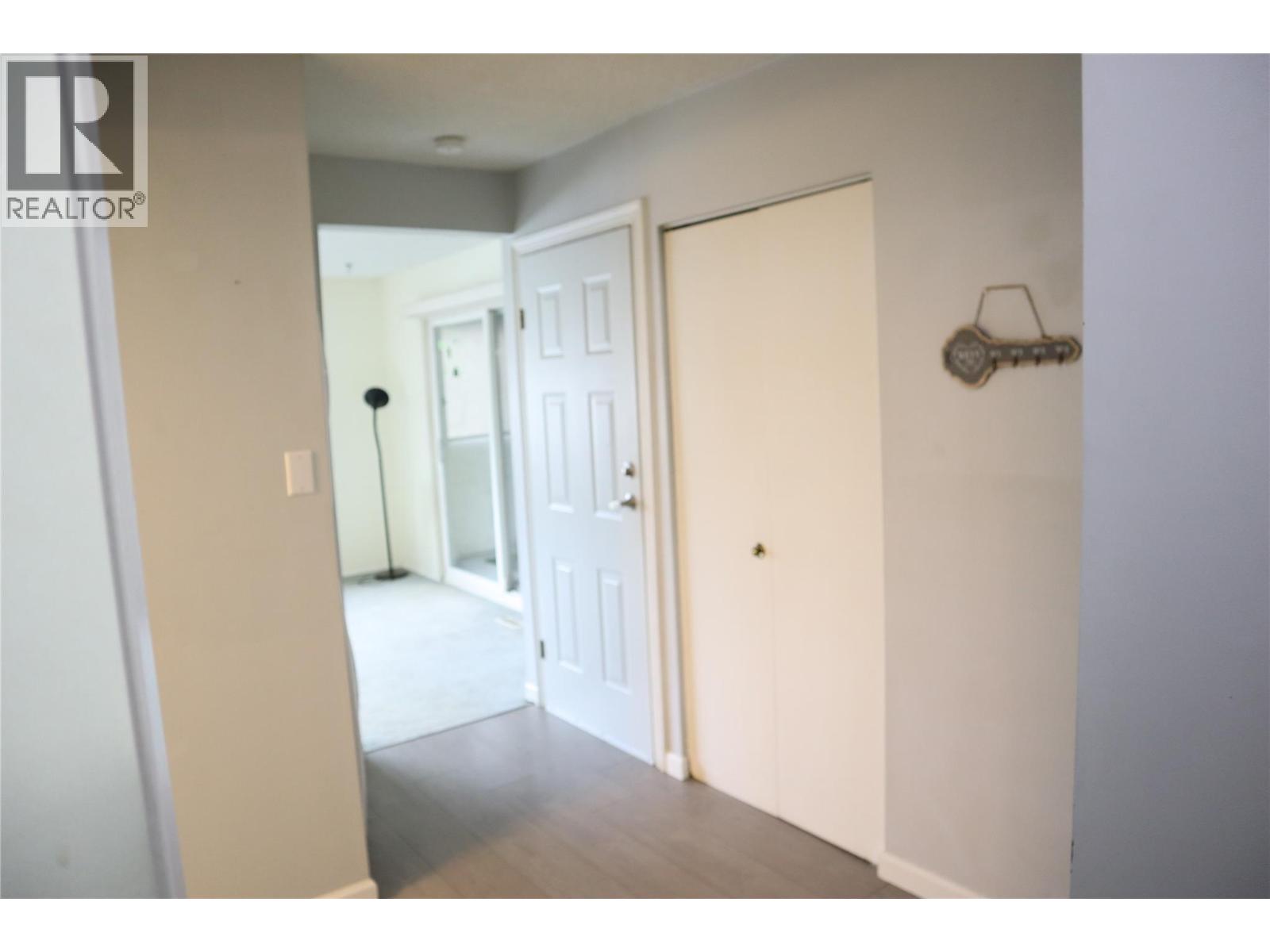 1371 Ottawa Place, Kamloops, British Columbia  V2B 7W4 - Photo 8 - 10389965