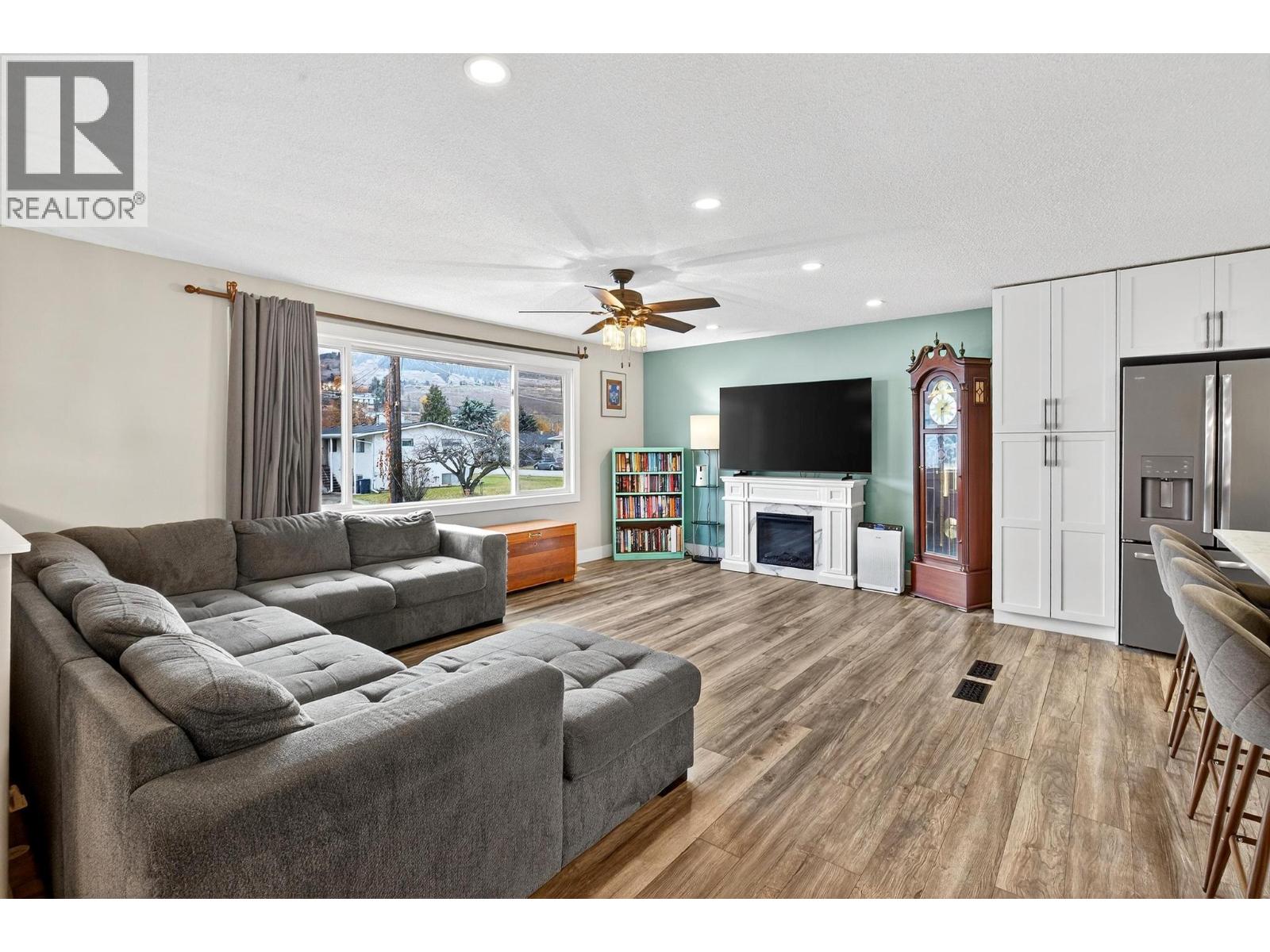 300 Langford Road, Kelowna, British Columbia  V1X 2T8 - Photo 2 - 10390454