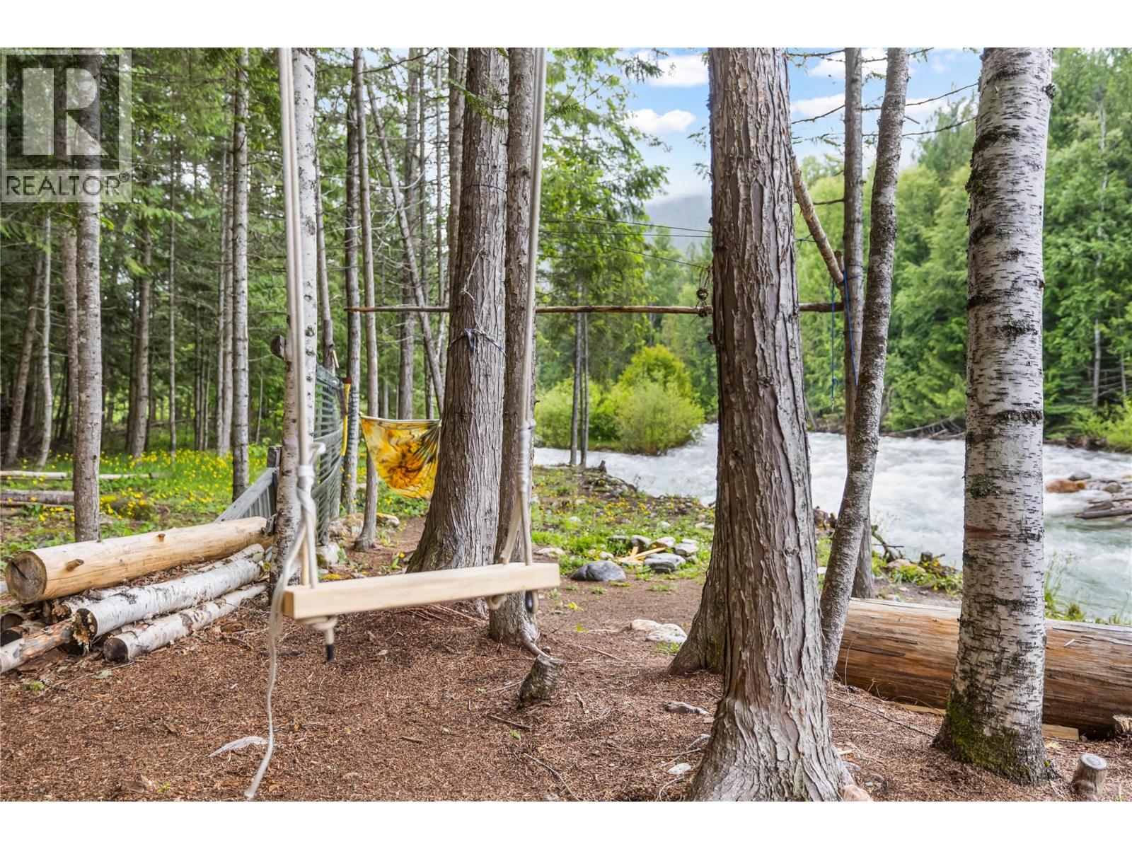 16424 Wadds Road, Crawford Bay, British Columbia  V0B 1E0 - Photo 4 - 10390341