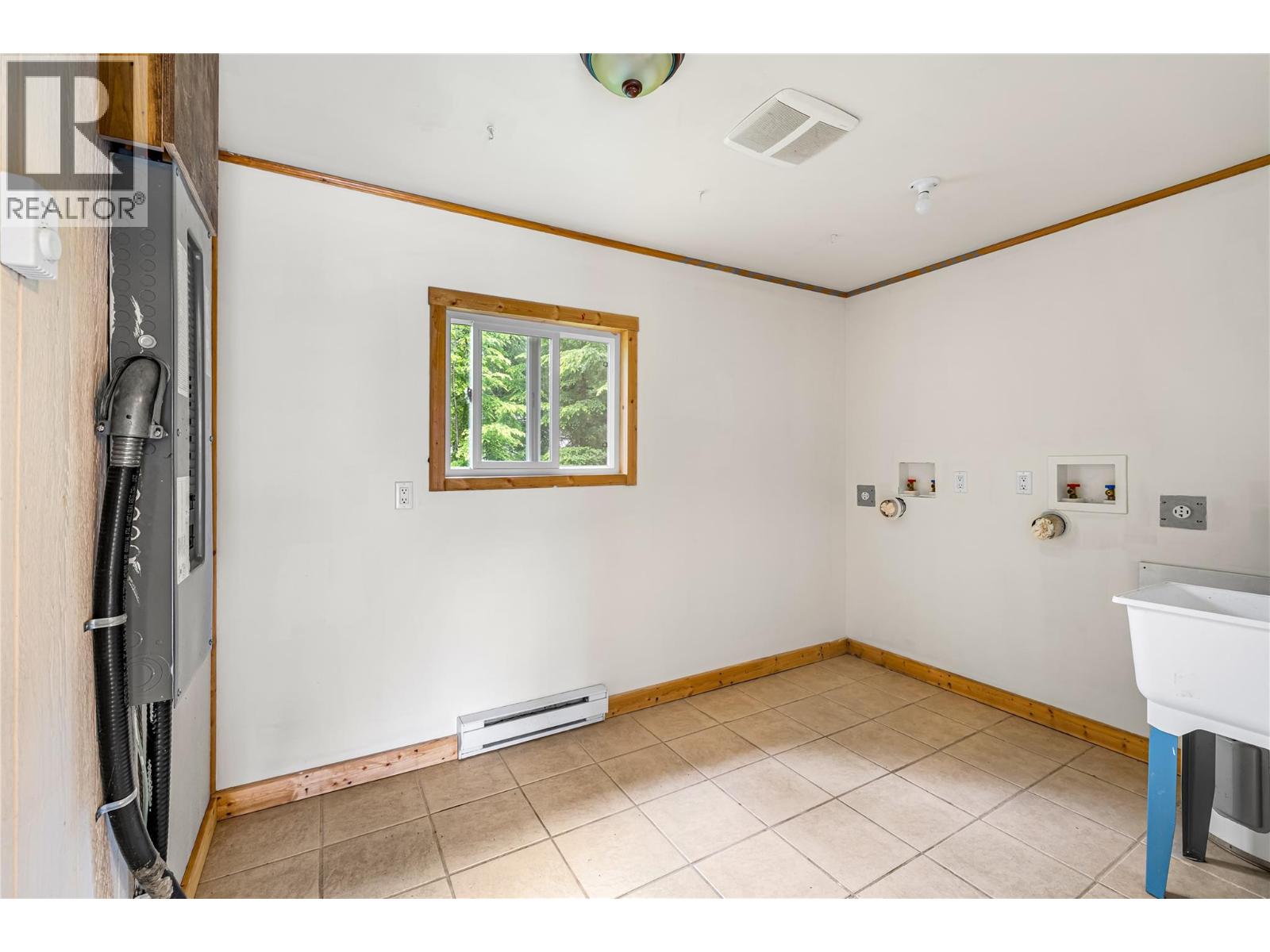 16424 Wadds Road, Crawford Bay, British Columbia  V0B 1E0 - Photo 41 - 10390341