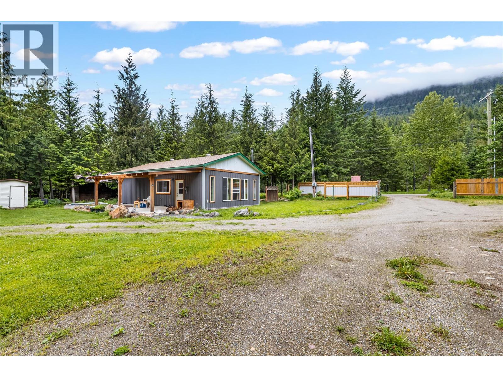 16424 Wadds Road, Crawford Bay, British Columbia  V0B 1E0 - Photo 6 - 10390341