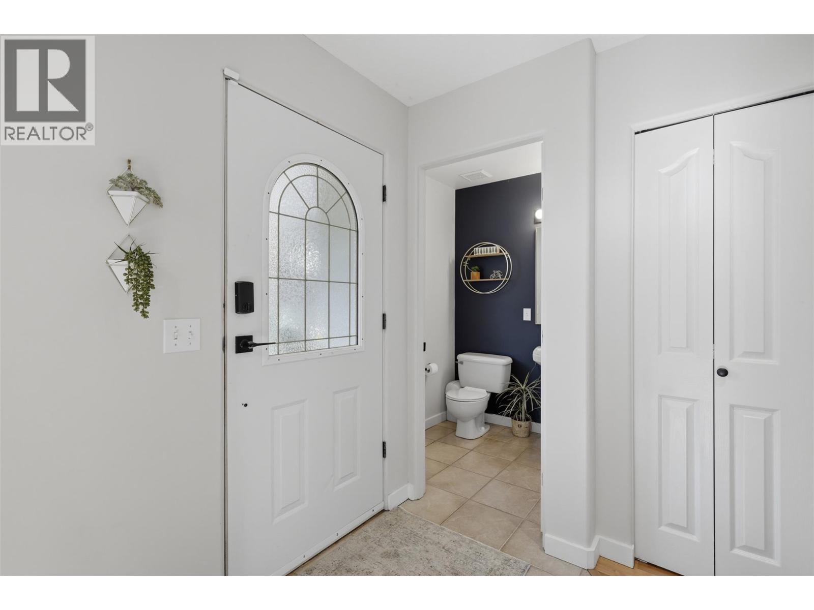 411 Aberdeen Drive Unit# 8, Kamloops, British Columbia  V1S 1X2 - Photo 4 - 10389816