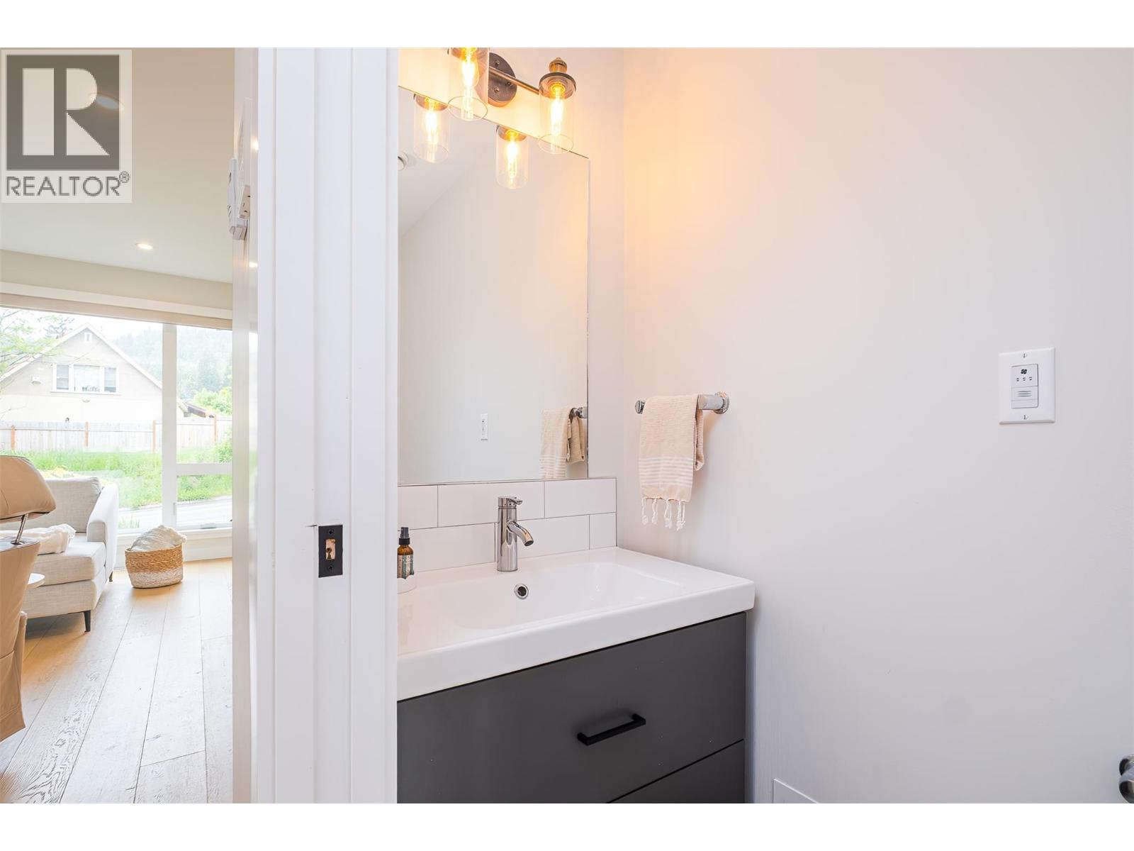 2452 Washington Street Unit# 4, Rossland, British Columbia  V0G 1Y0 - Photo 18 - 10389747