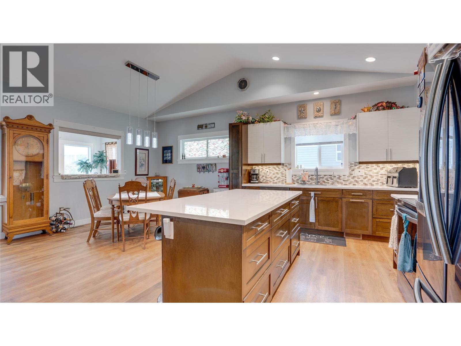 903 9 Avenue, Vernon, British Columbia  V1H 1Z1 - Photo 10 - 10390433