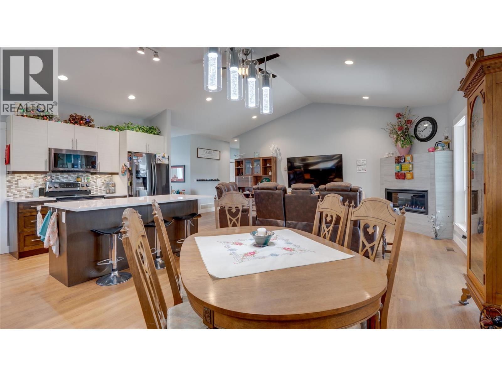 903 9 Avenue, Vernon, British Columbia  V1H 1Z1 - Photo 13 - 10390433