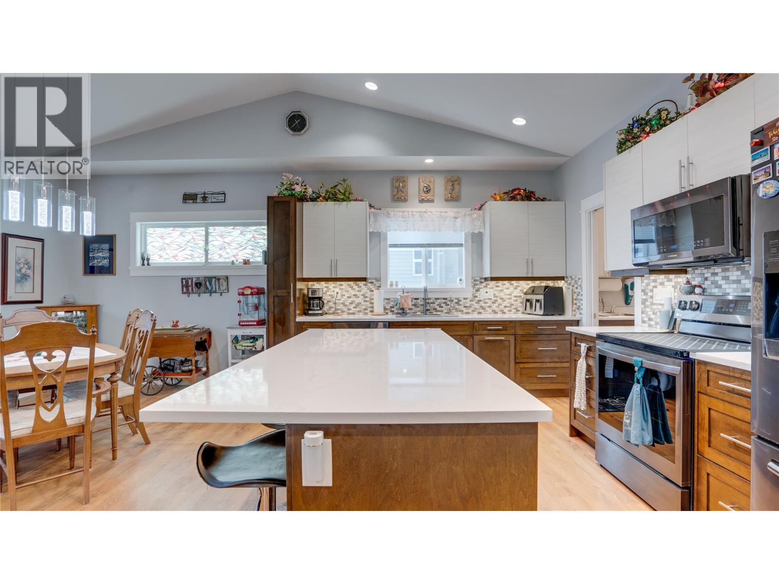 903 9 Avenue, Vernon, British Columbia  V1H 1Z1 - Photo 6 - 10390433