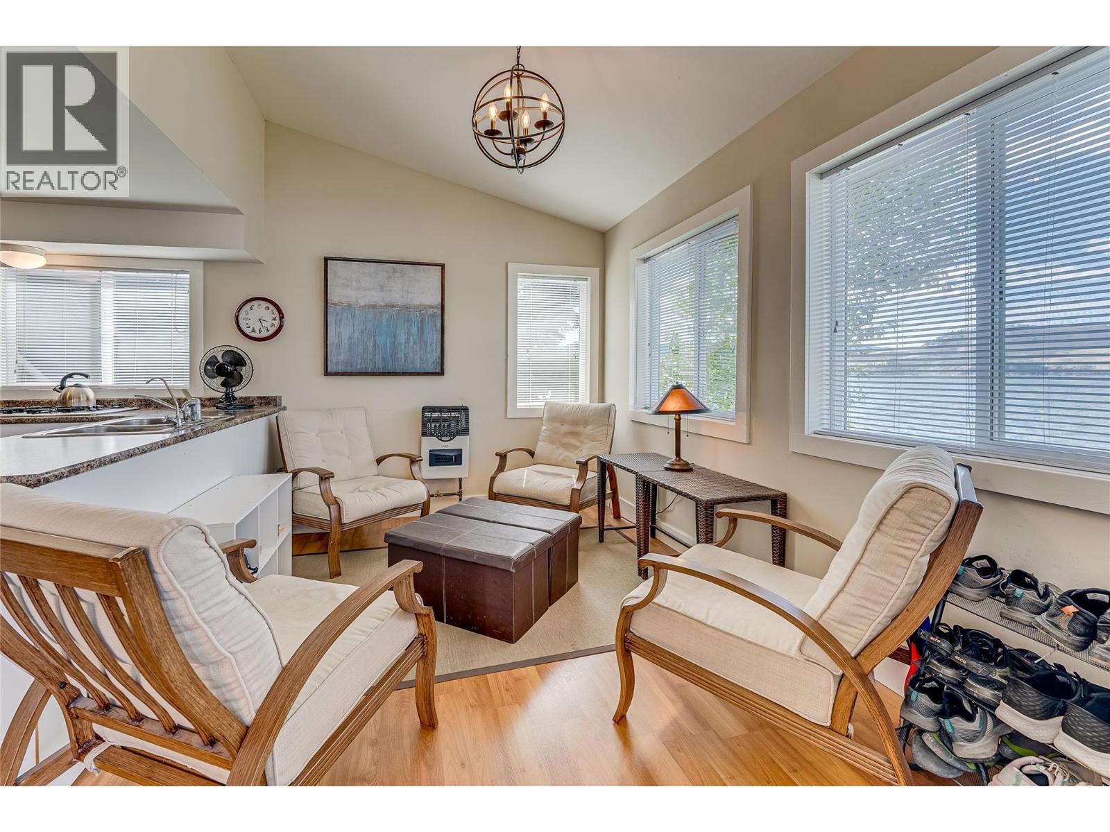 5853 Cosens Bay Road, Vernon, British Columbia  V1B 1N7 - Photo 9 - 10390152