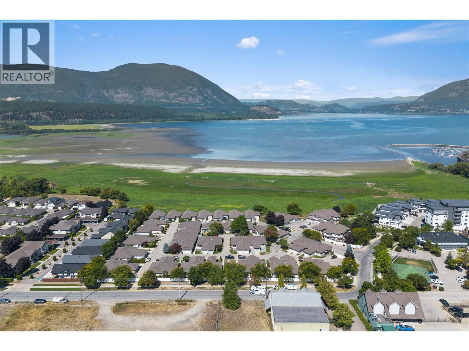 111 Harbourfront Drive Unit# 2, Salmon Arm, British Columbia  V1E 1A3 - Photo 2 - 10390394
