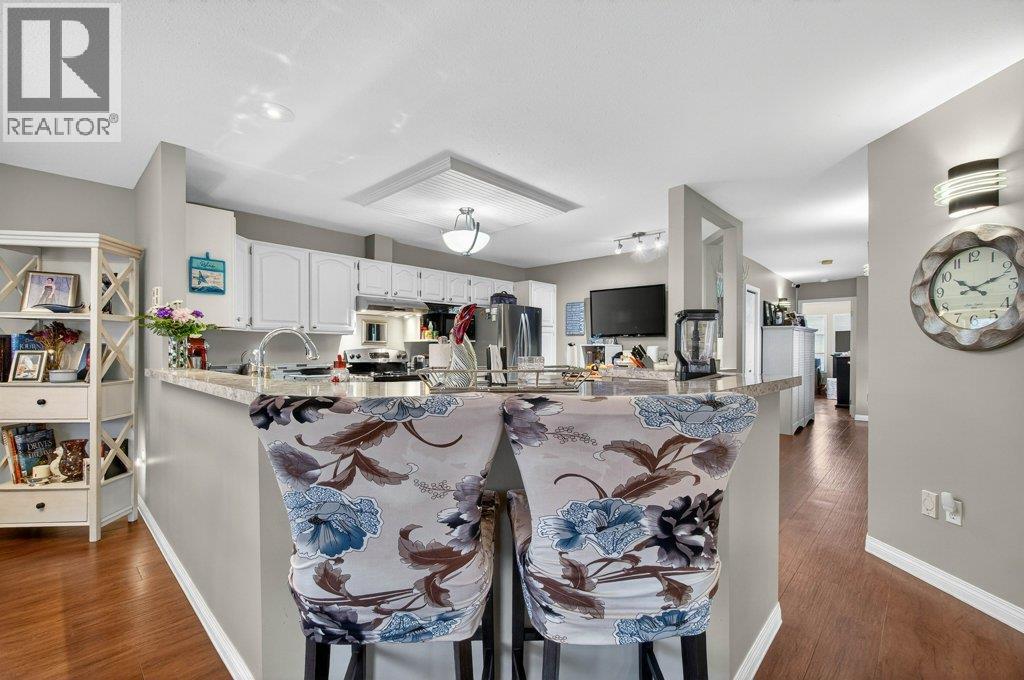 111 Harbourfront Drive Unit# 2, Salmon Arm, British Columbia  V1E 1A3 - Photo 30 - 10390394
