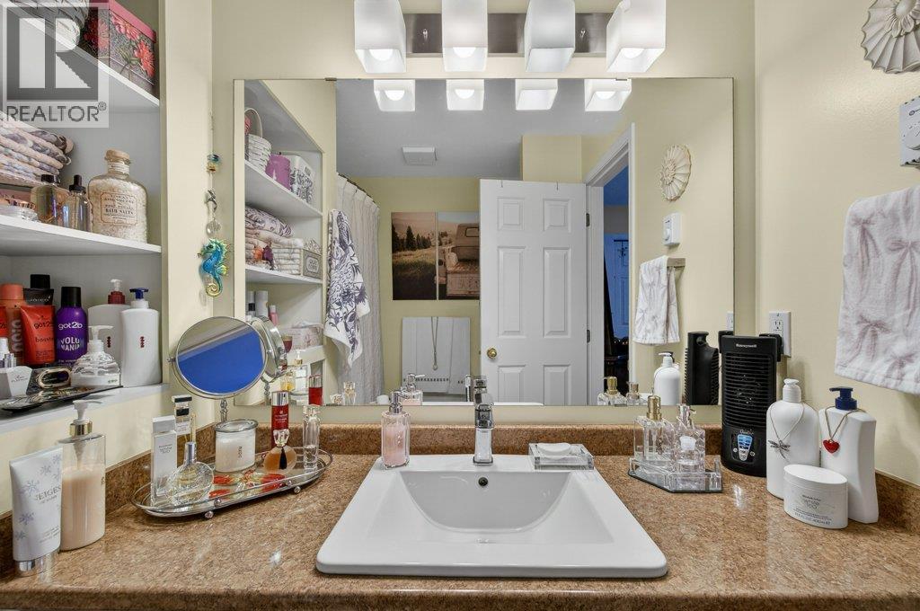 111 Harbourfront Drive Unit# 2, Salmon Arm, British Columbia  V1E 1A3 - Photo 33 - 10390394