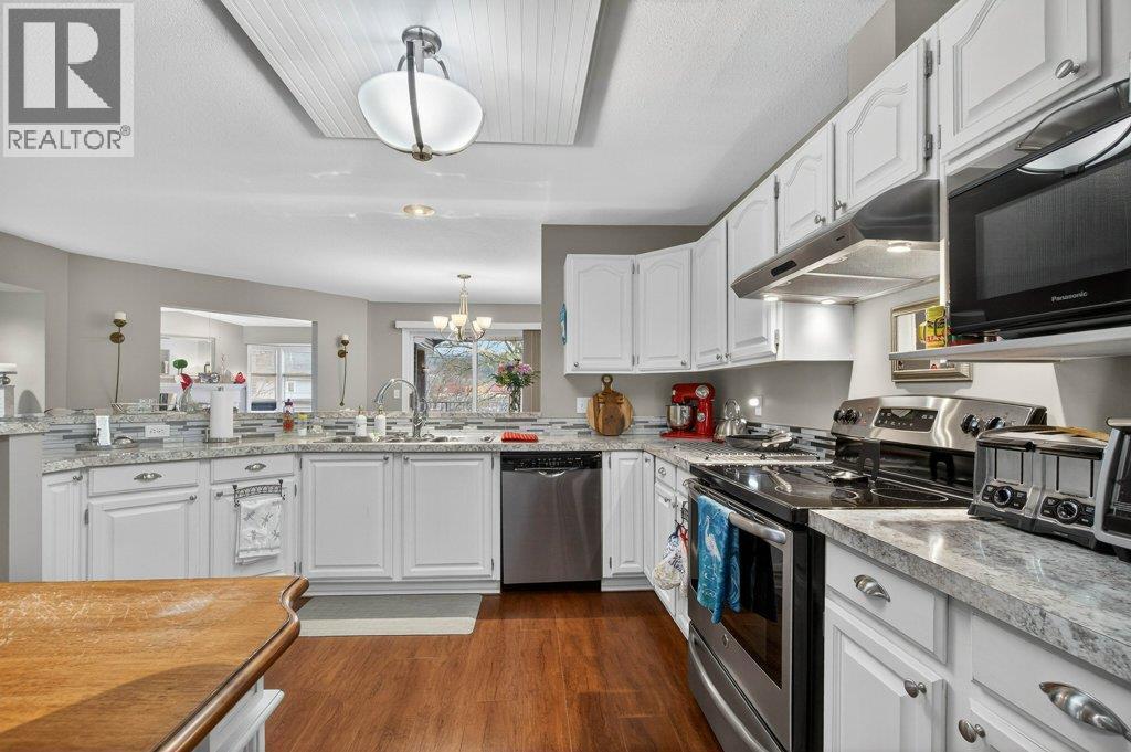 111 Harbourfront Drive Unit# 2, Salmon Arm, British Columbia  V1E 1A3 - Photo 34 - 10390394