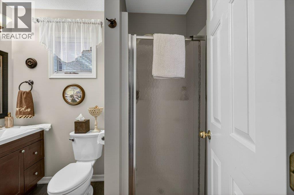111 Harbourfront Drive Unit# 2, Salmon Arm, British Columbia  V1E 1A3 - Photo 38 - 10390394