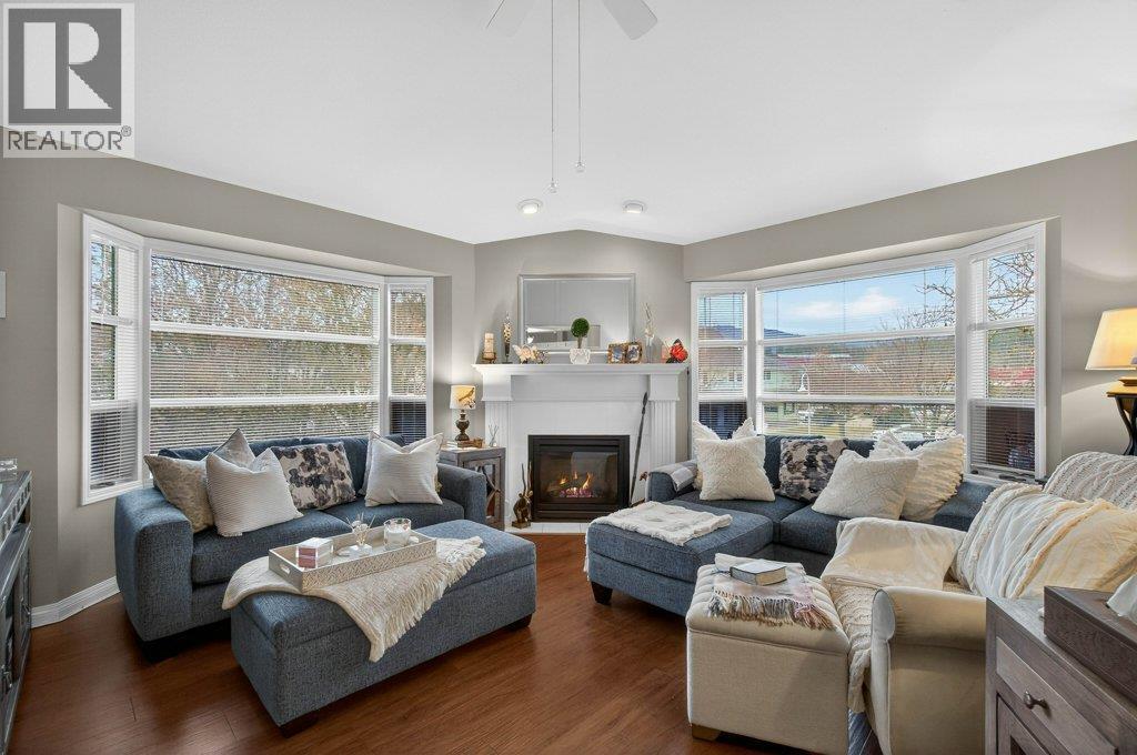 111 Harbourfront Drive Unit# 2, Salmon Arm, British Columbia  V1E 1A3 - Photo 4 - 10390394