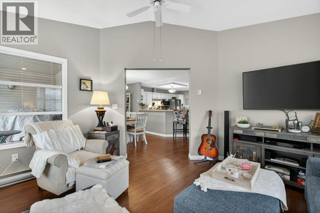 111 Harbourfront Drive Unit# 2, Salmon Arm, British Columbia  V1E 1A3 - Photo 7 - 10390394