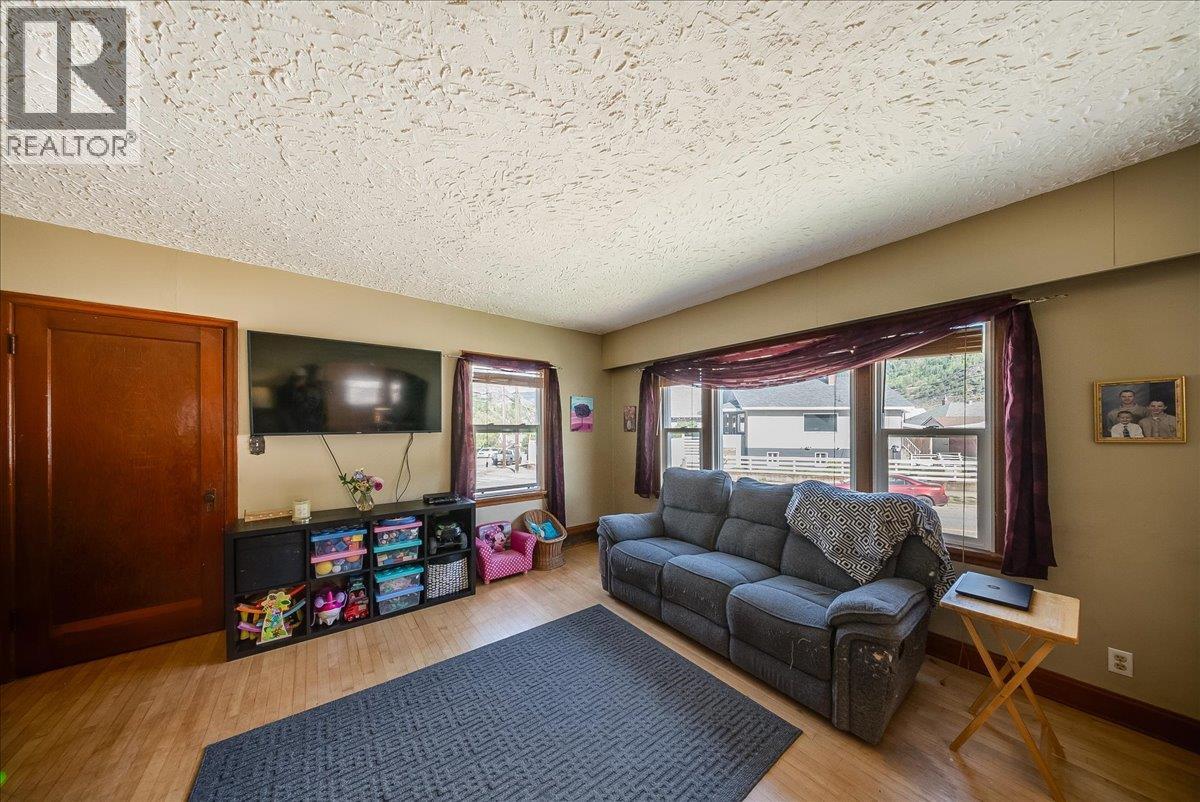 1555 Mcquarrie Street, Trail, British Columbia  V1R 1X5 - Photo 11 - 10389969