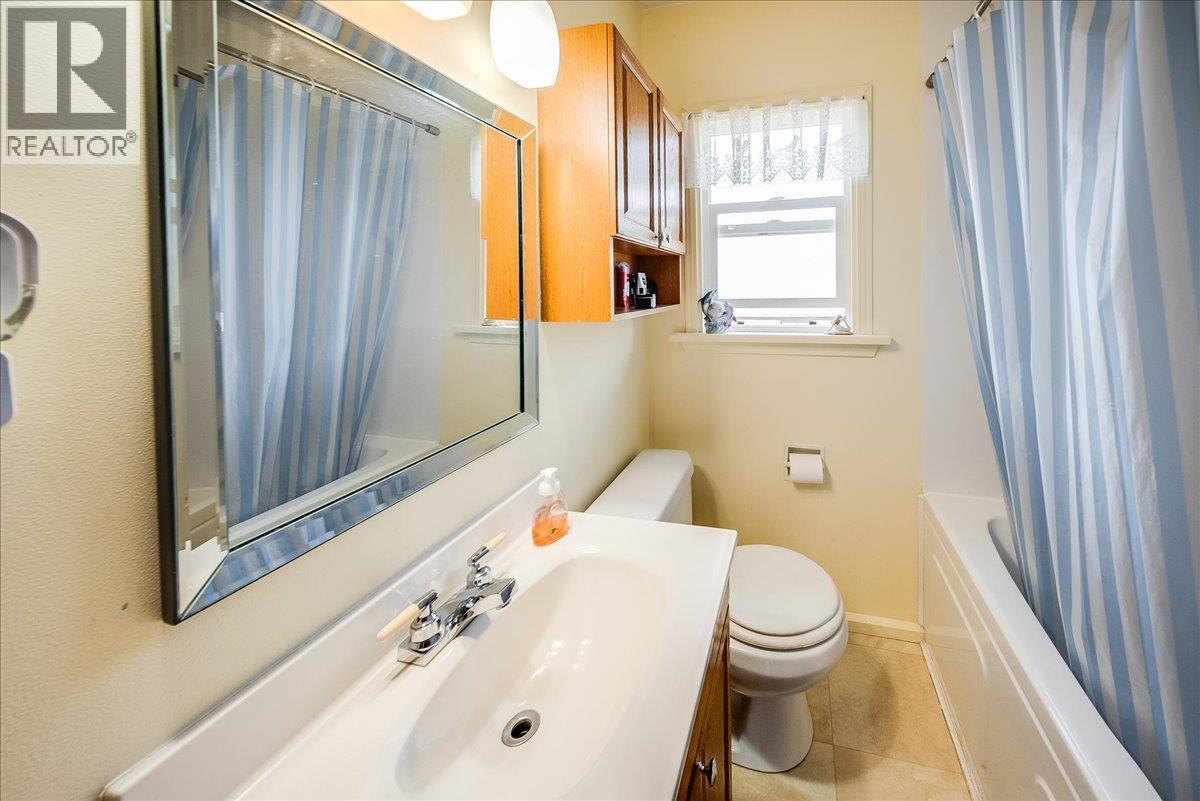 1555 Mcquarrie Street, Trail, British Columbia  V1R 1X5 - Photo 16 - 10389969