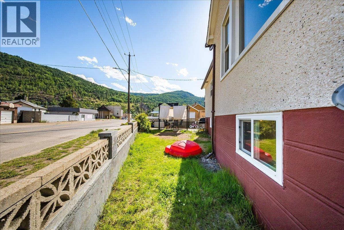 1555 Mcquarrie Street, Trail, British Columbia  V1R 1X5 - Photo 38 - 10389969