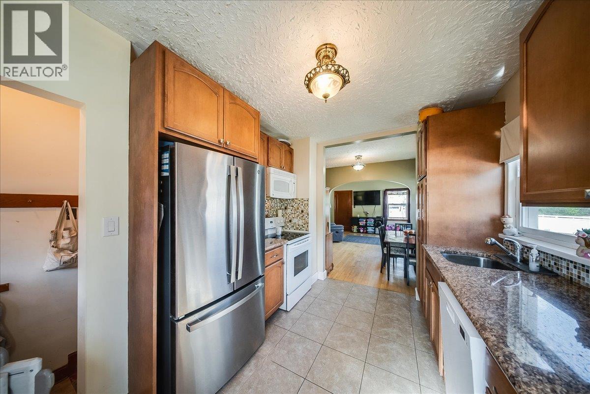 1555 Mcquarrie Street, Trail, British Columbia  V1R 1X5 - Photo 4 - 10389969