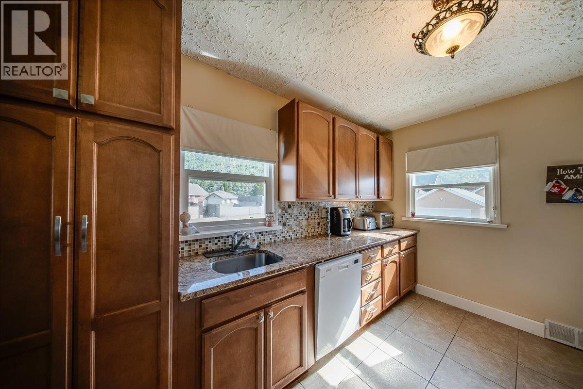 1555 Mcquarrie Street, Trail, British Columbia  V1R 1X5 - Photo 5 - 10389969