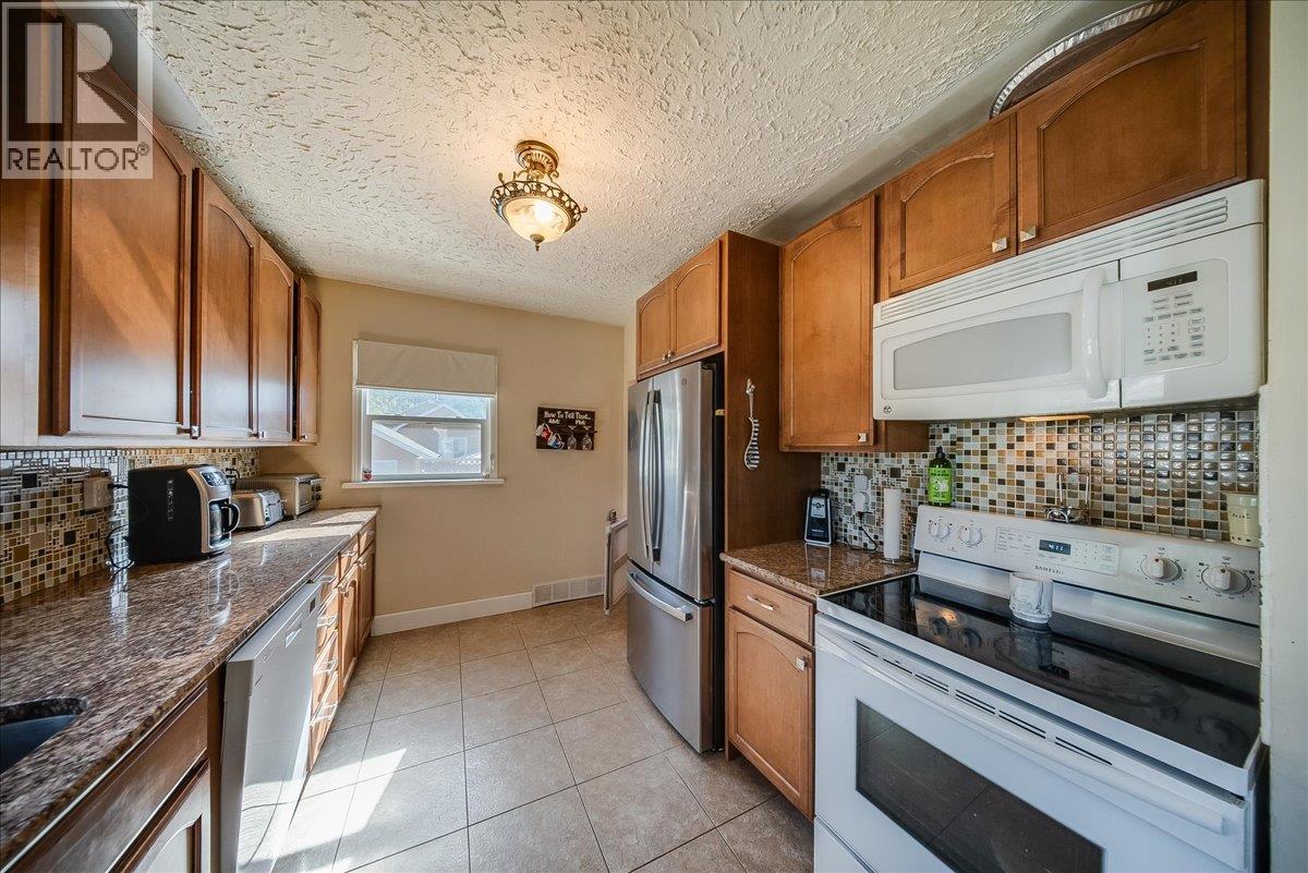 1555 Mcquarrie Street, Trail, British Columbia  V1R 1X5 - Photo 6 - 10389969