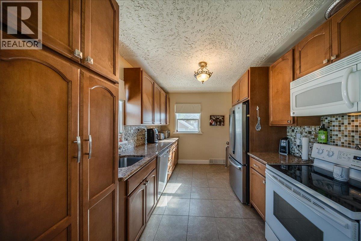 1555 Mcquarrie Street, Trail, British Columbia  V1R 1X5 - Photo 7 - 10389969