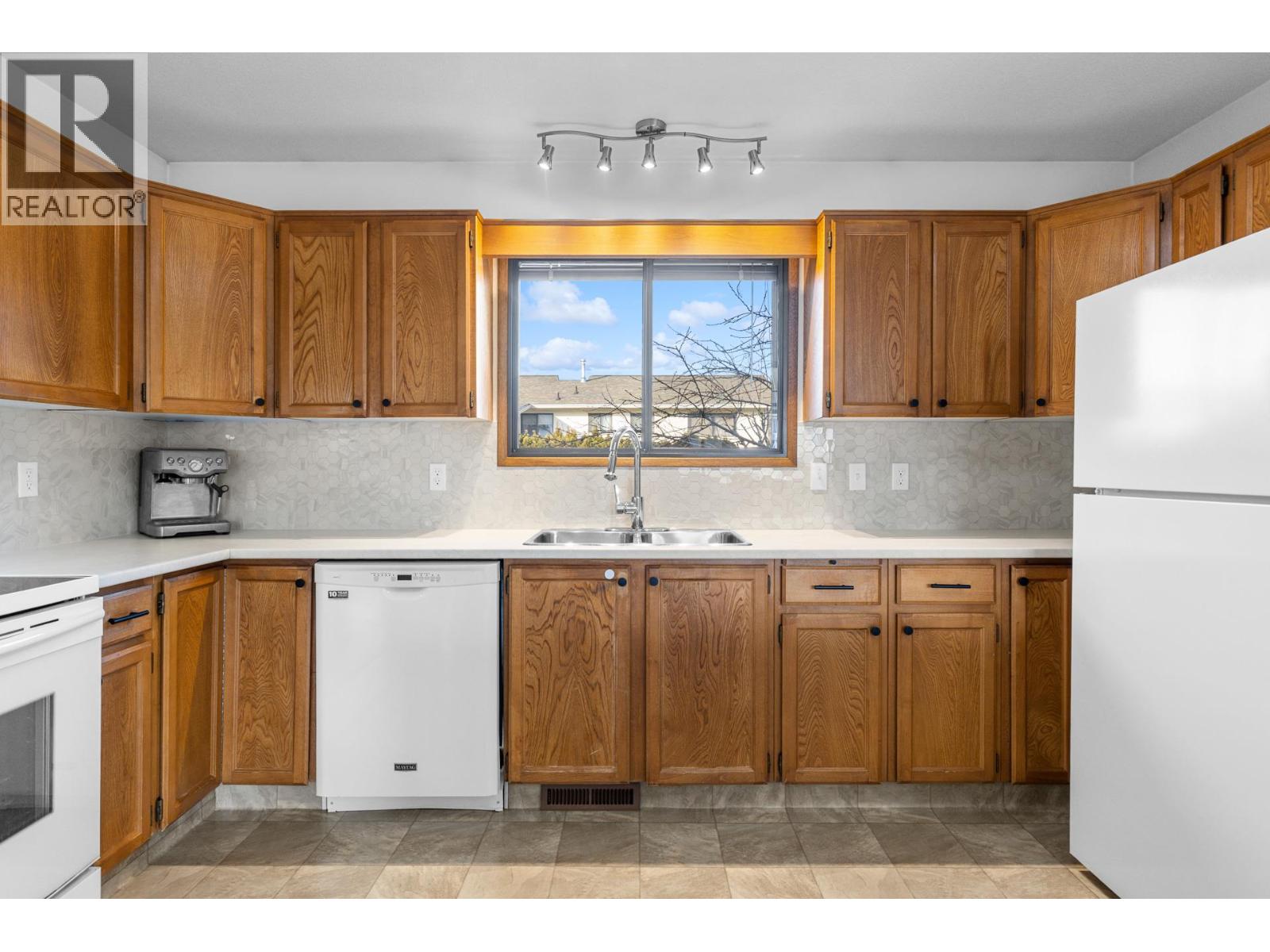 280 Kneller Road, Kelowna, British Columbia  V1X 7A1 - Photo 9 - 10390342