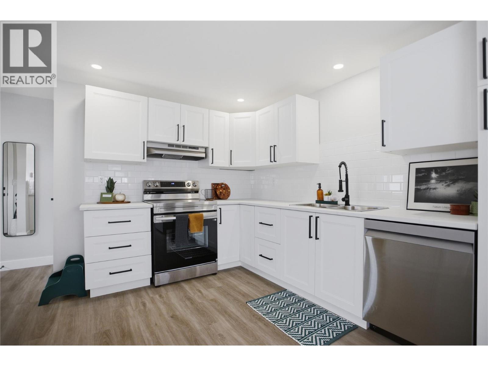 3 Pluto Drive Unit# 3p, Kamloops, British Columbia  V2B 1A6 - Photo 3 - 10390441