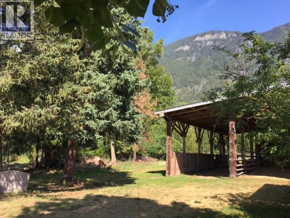 4856 32 Street, Canyon, British Columbia  V0B 1C1 - Photo 10 - 10390497