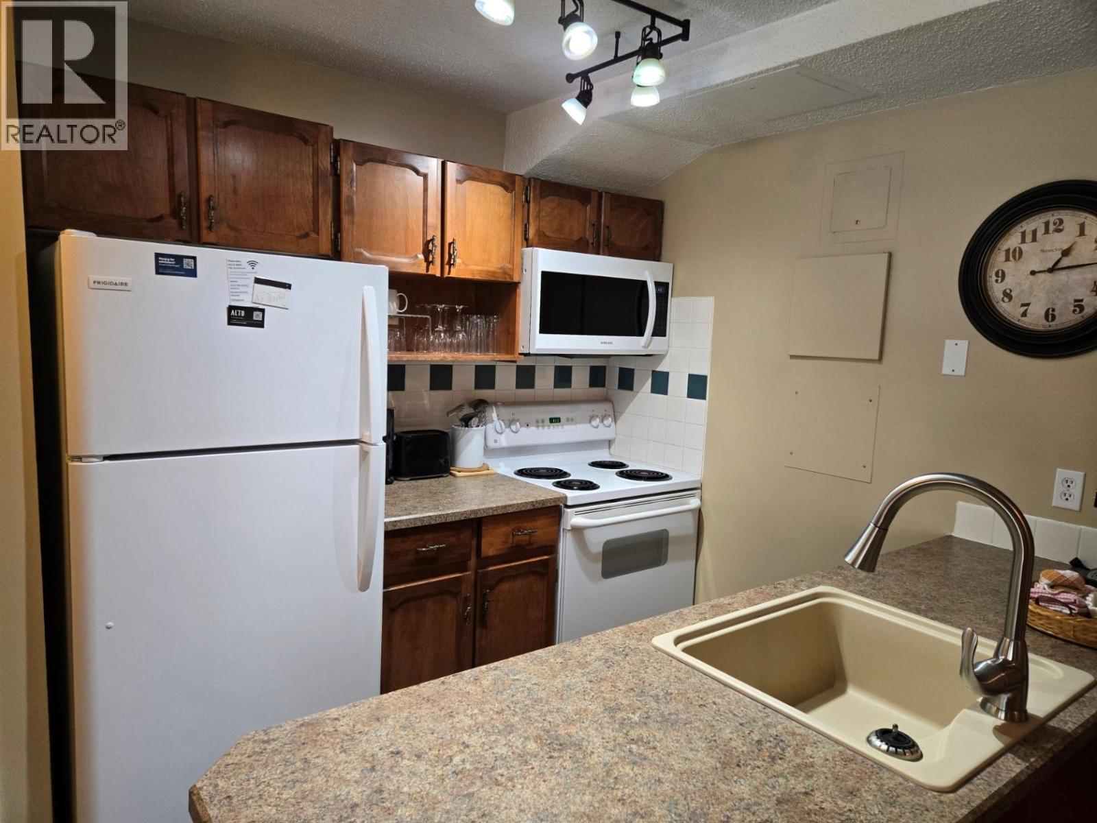 2030 Panorama Drive Unit# 1030, Panorama, British Columbia  V0A 1T0 - Photo 1 - 10390428