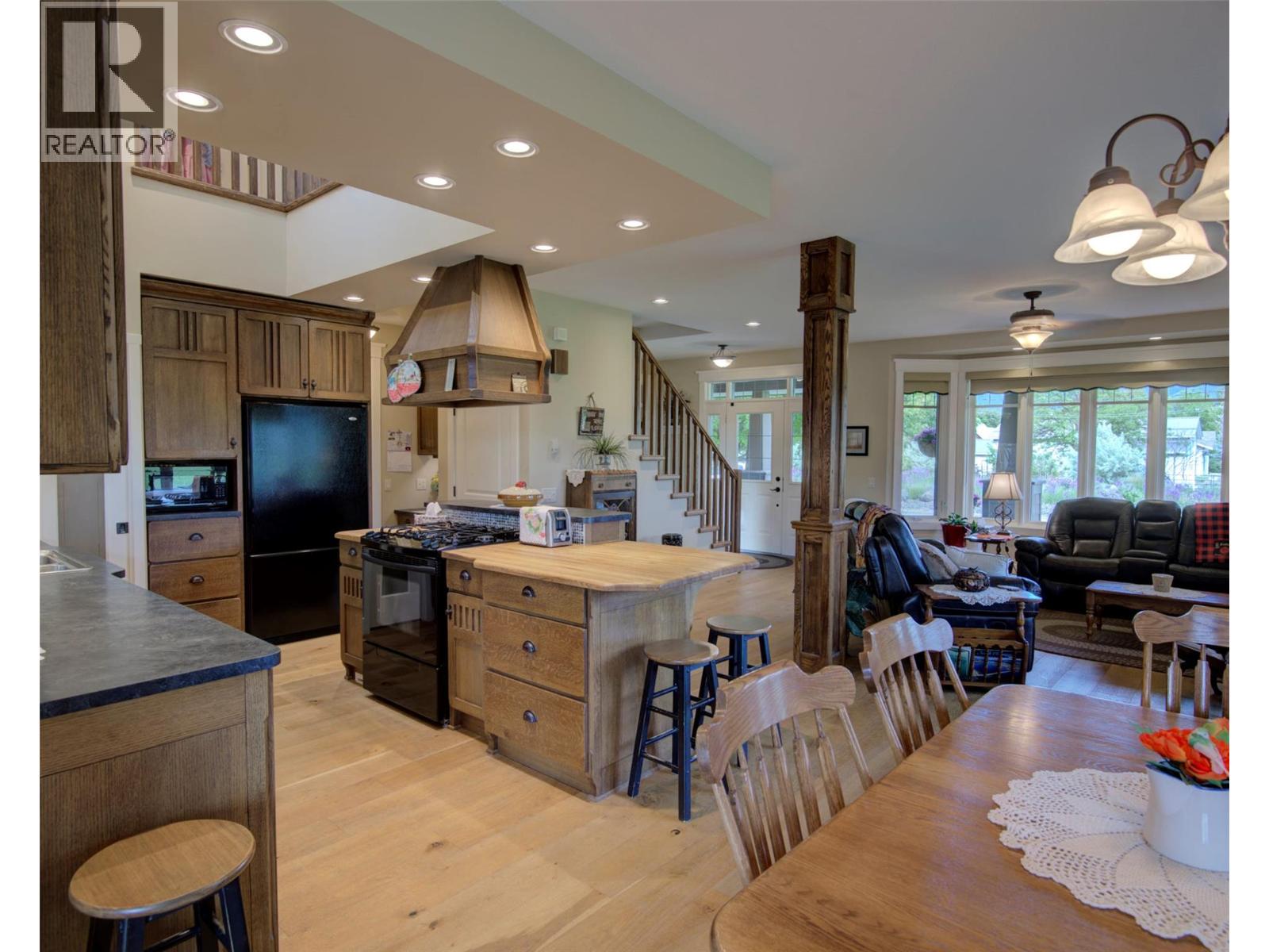 4201 Highland Park Road, Armstrong, British Columbia  V4Y 0L3 - Photo 9 - 10390322