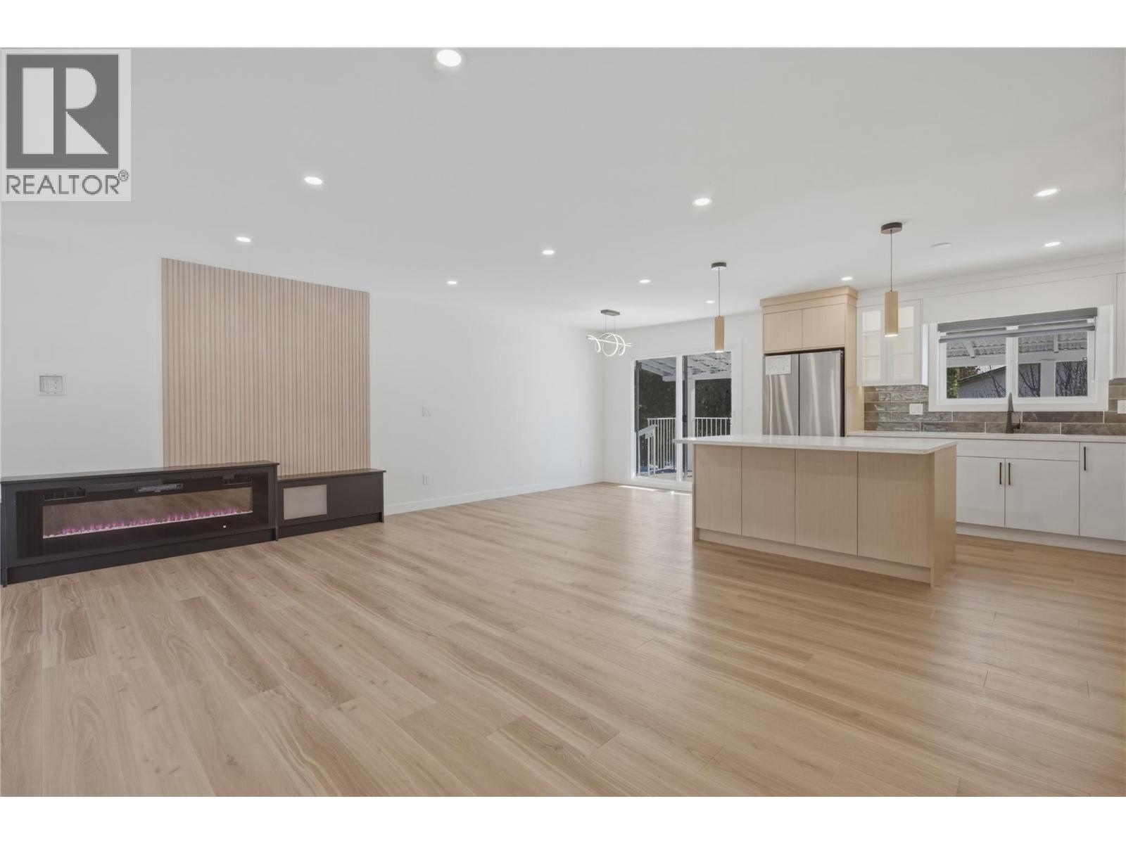 1259 Hook Drive, Kamloops, British Columbia  V2B 7S8 - Photo 2 - 10390461