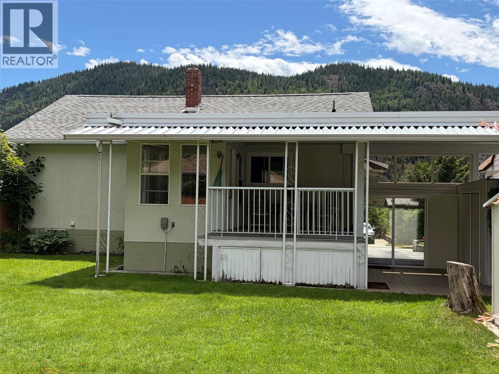 3311 Dahlia Crescent, Trail, British Columbia  V1R 2Y1 - Photo 2 - 10390517