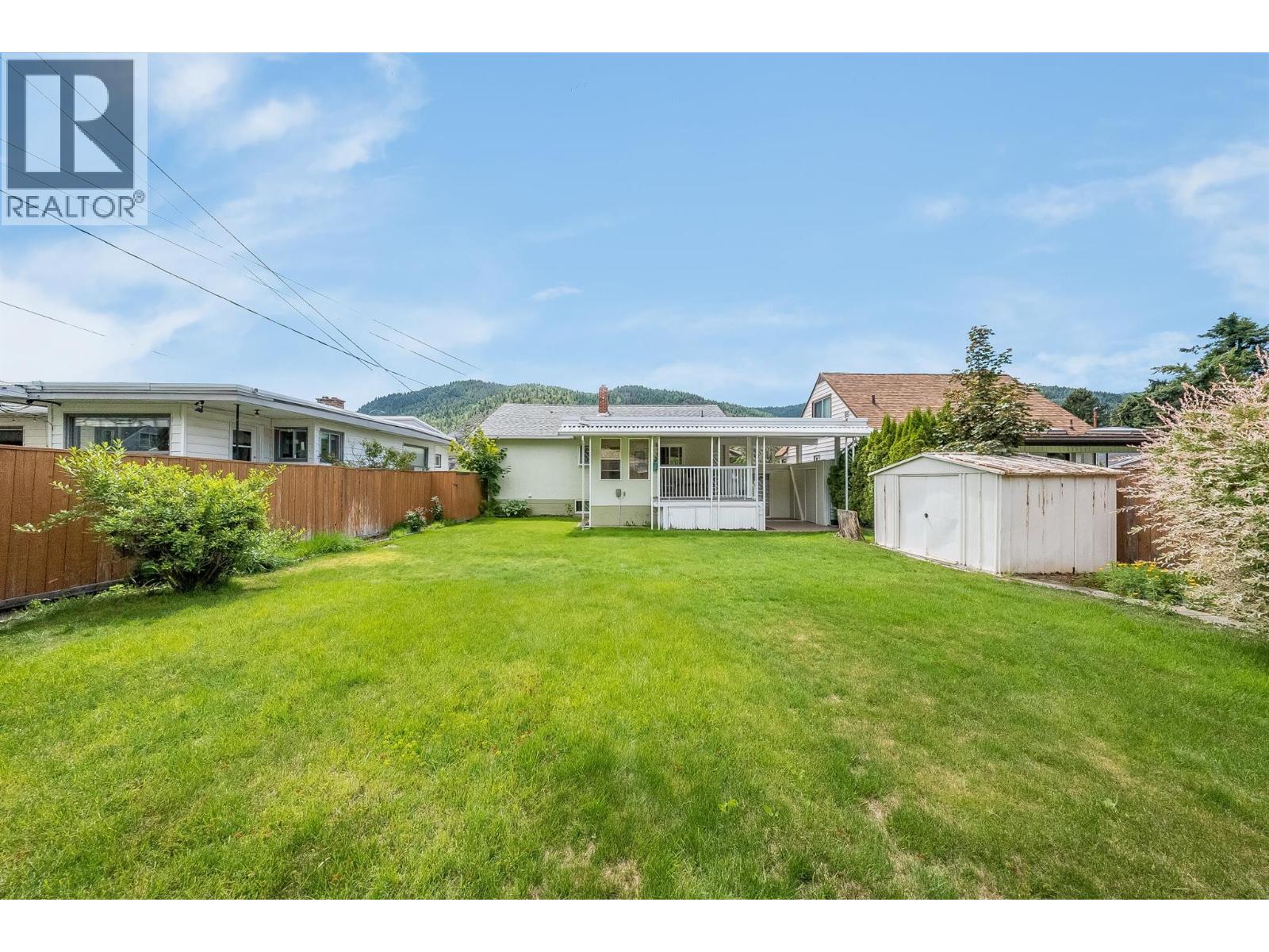 3311 Dahlia Crescent, Trail, British Columbia  V1R 2Y1 - Photo 3 - 10390517