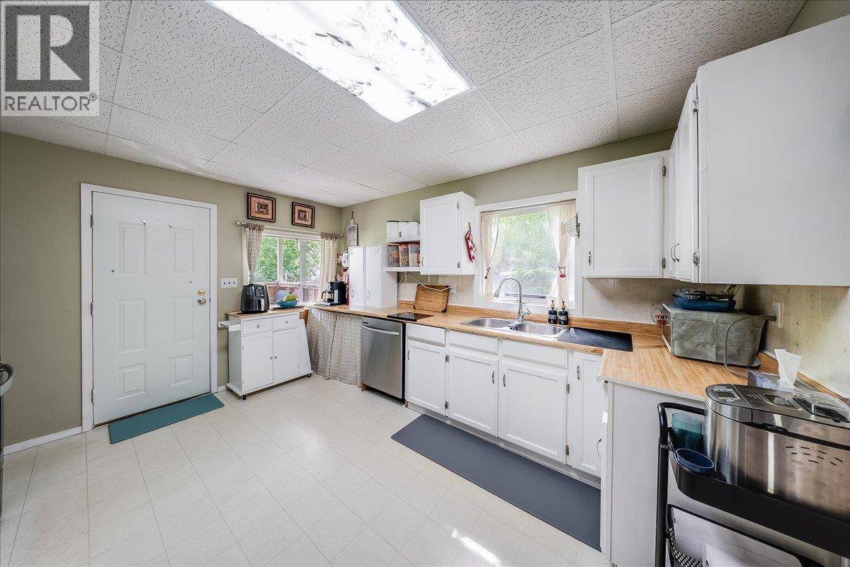 96 Reservoir Road, Warfield, British Columbia  V1R 3R8 - Photo 11 - 10390532