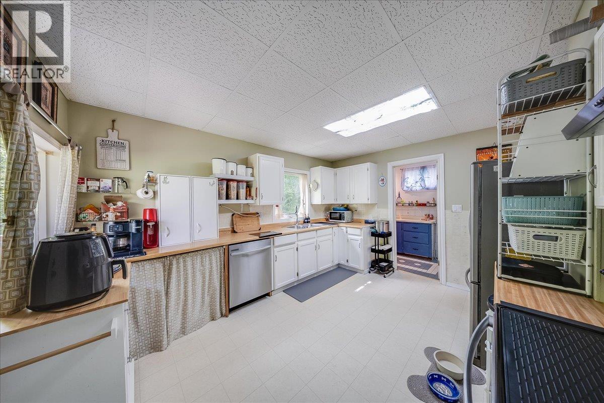 96 Reservoir Road, Warfield, British Columbia  V1R 3R8 - Photo 15 - 10390532