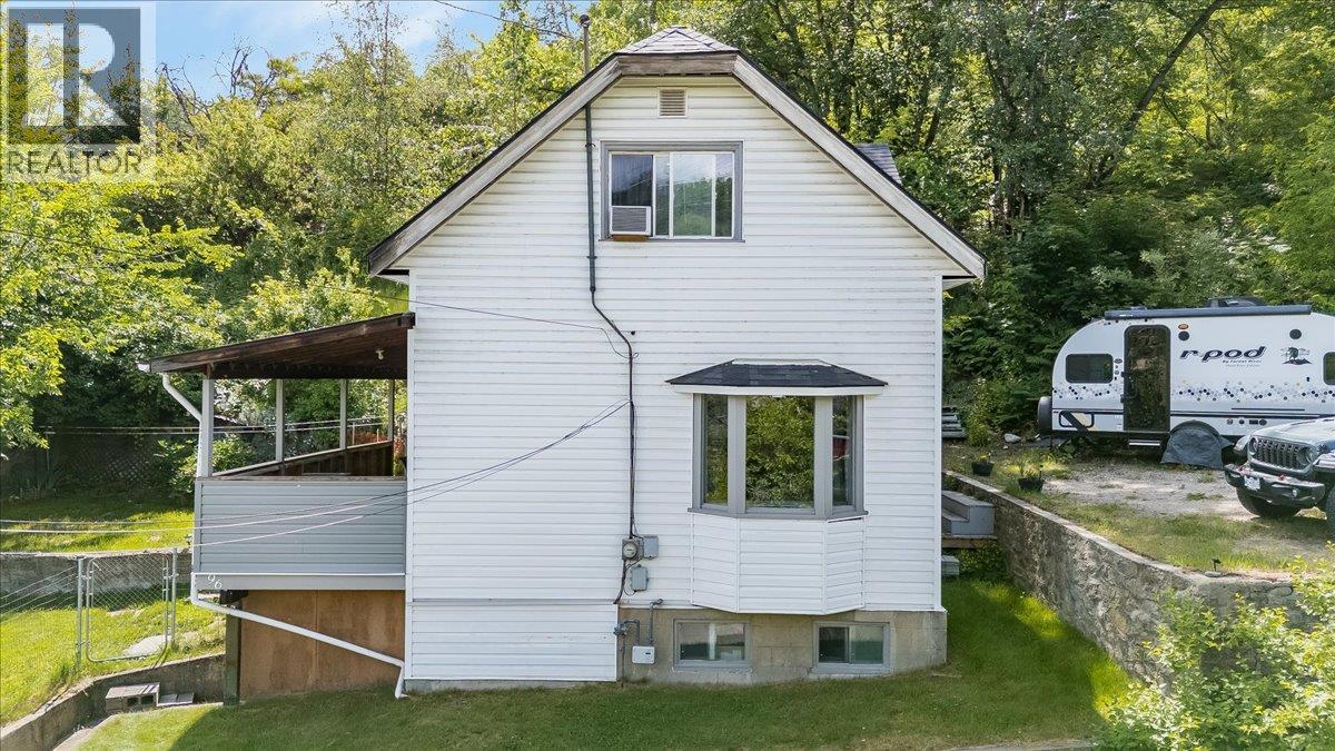 96 Reservoir Road, Warfield, British Columbia  V1R 3R8 - Photo 3 - 10390532