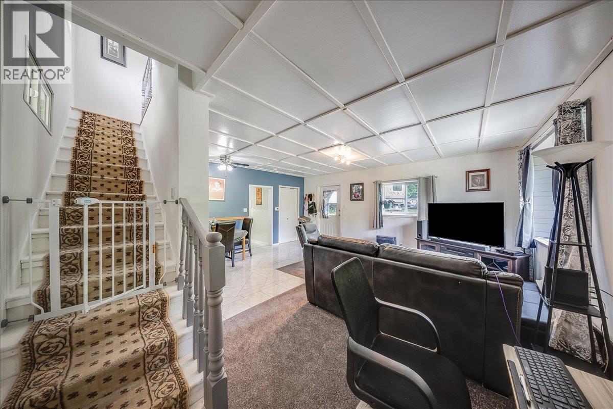 96 Reservoir Road, Warfield, British Columbia  V1R 3R8 - Photo 4 - 10390532