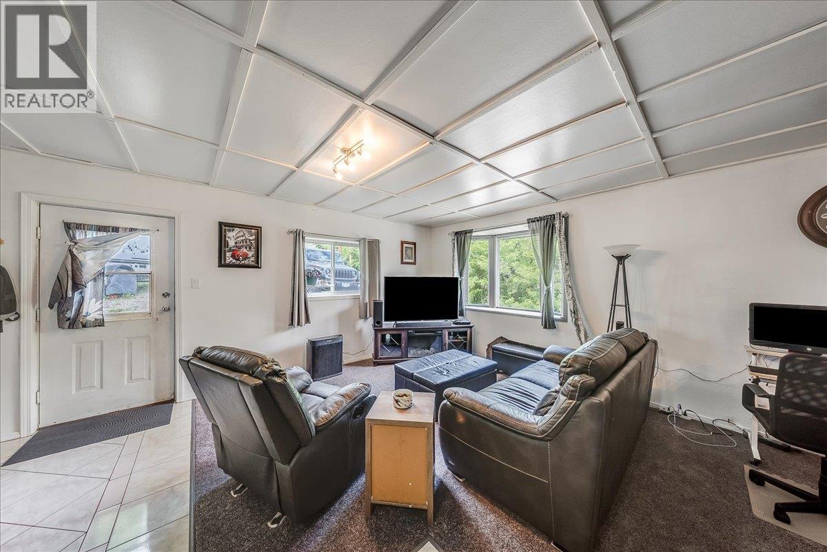 96 Reservoir Road, Warfield, British Columbia  V1R 3R8 - Photo 5 - 10390532