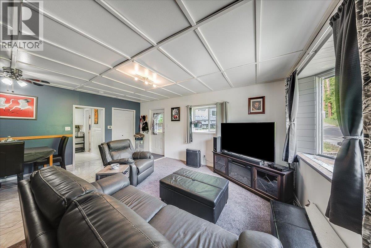 96 Reservoir Road, Warfield, British Columbia  V1R 3R8 - Photo 6 - 10390532