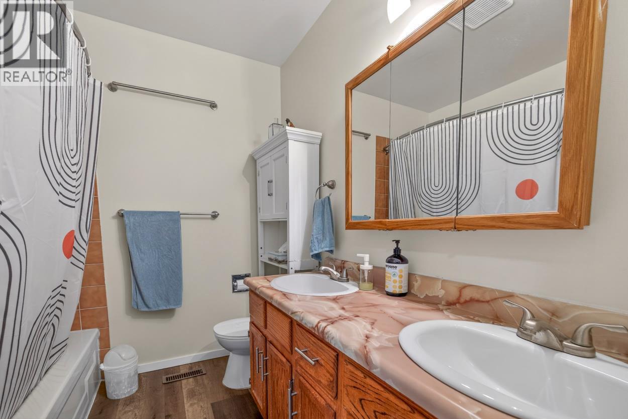 1241 Pinyon Road, Sparwood, British Columbia  V0B 2G0 - Photo 39 - 10390598