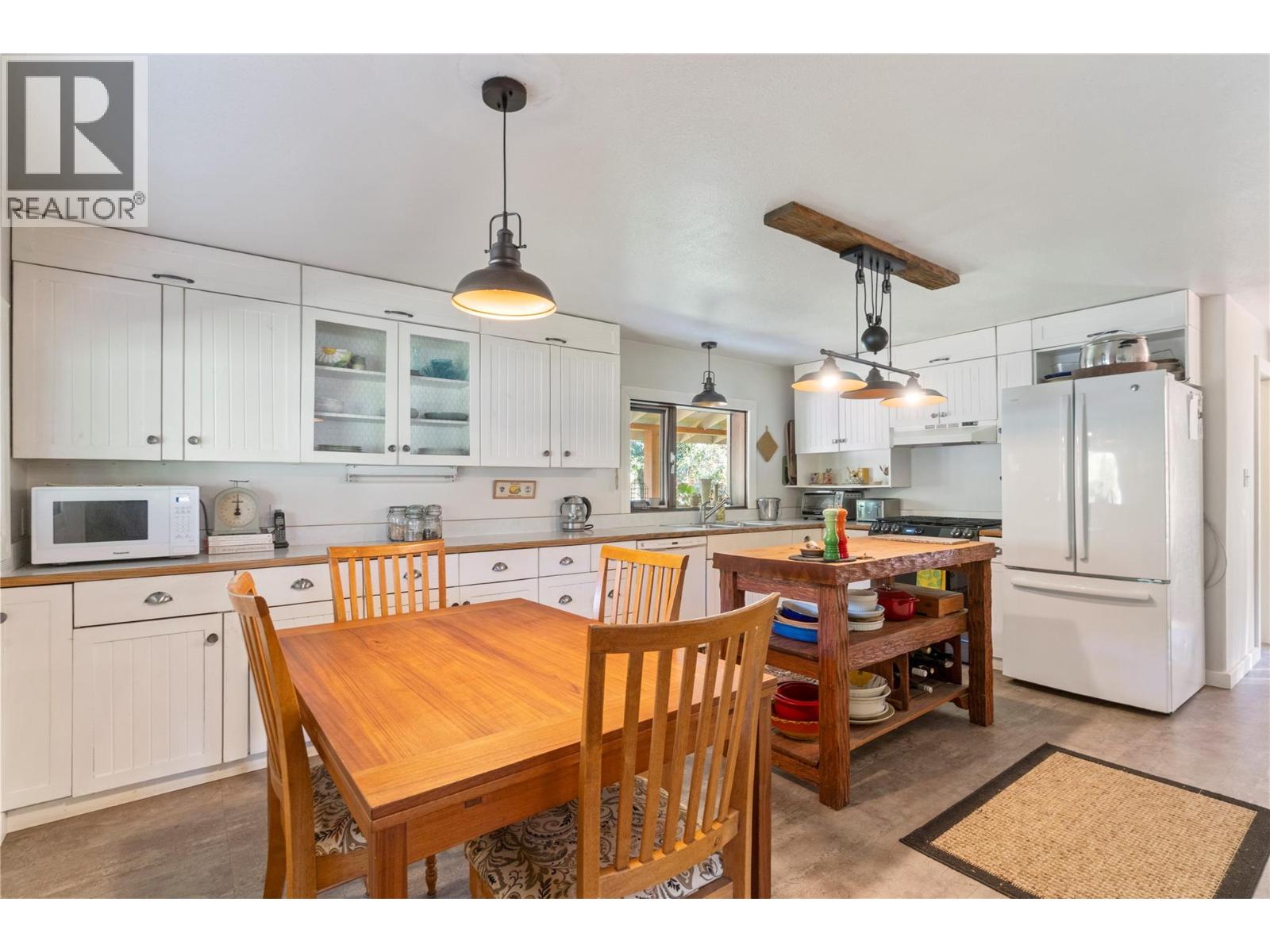 3590 50 Street Ne, Salmon Arm, British Columbia  V1E 1Y5 - Photo 10 - 10390492