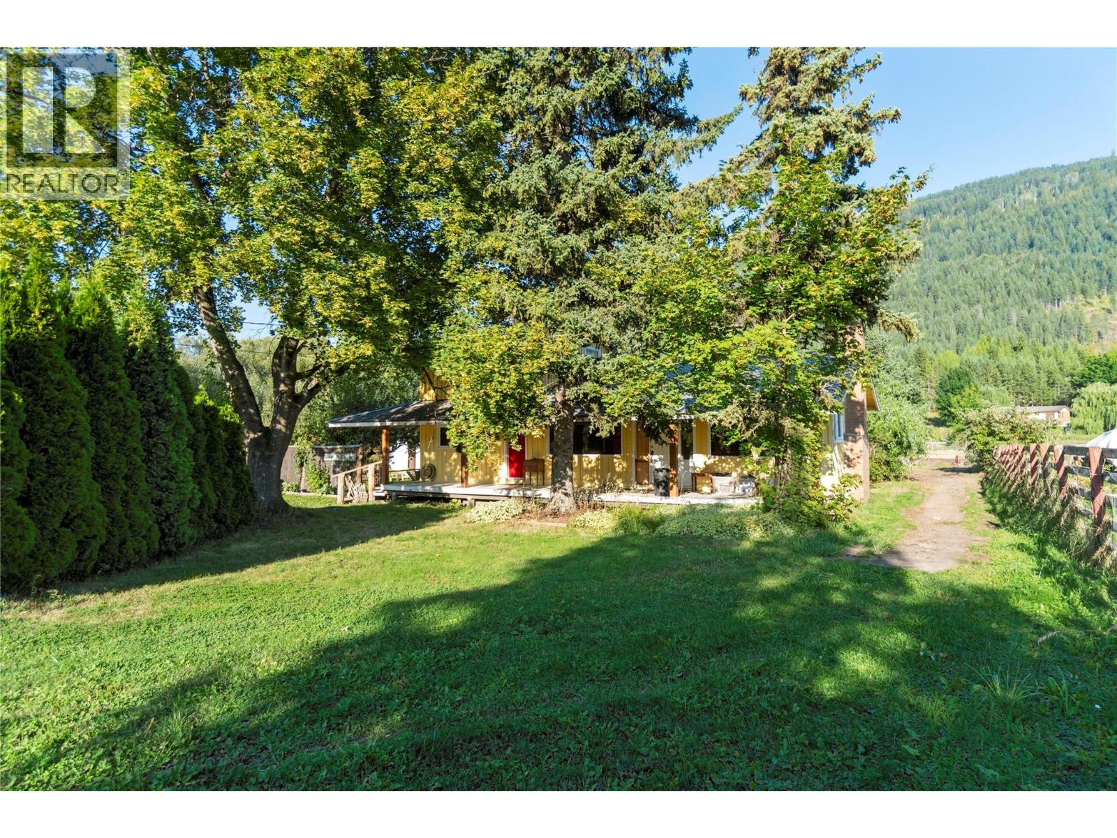 3590 50 Street Ne, Salmon Arm, British Columbia  V1E 1Y5 - Photo 11 - 10390492