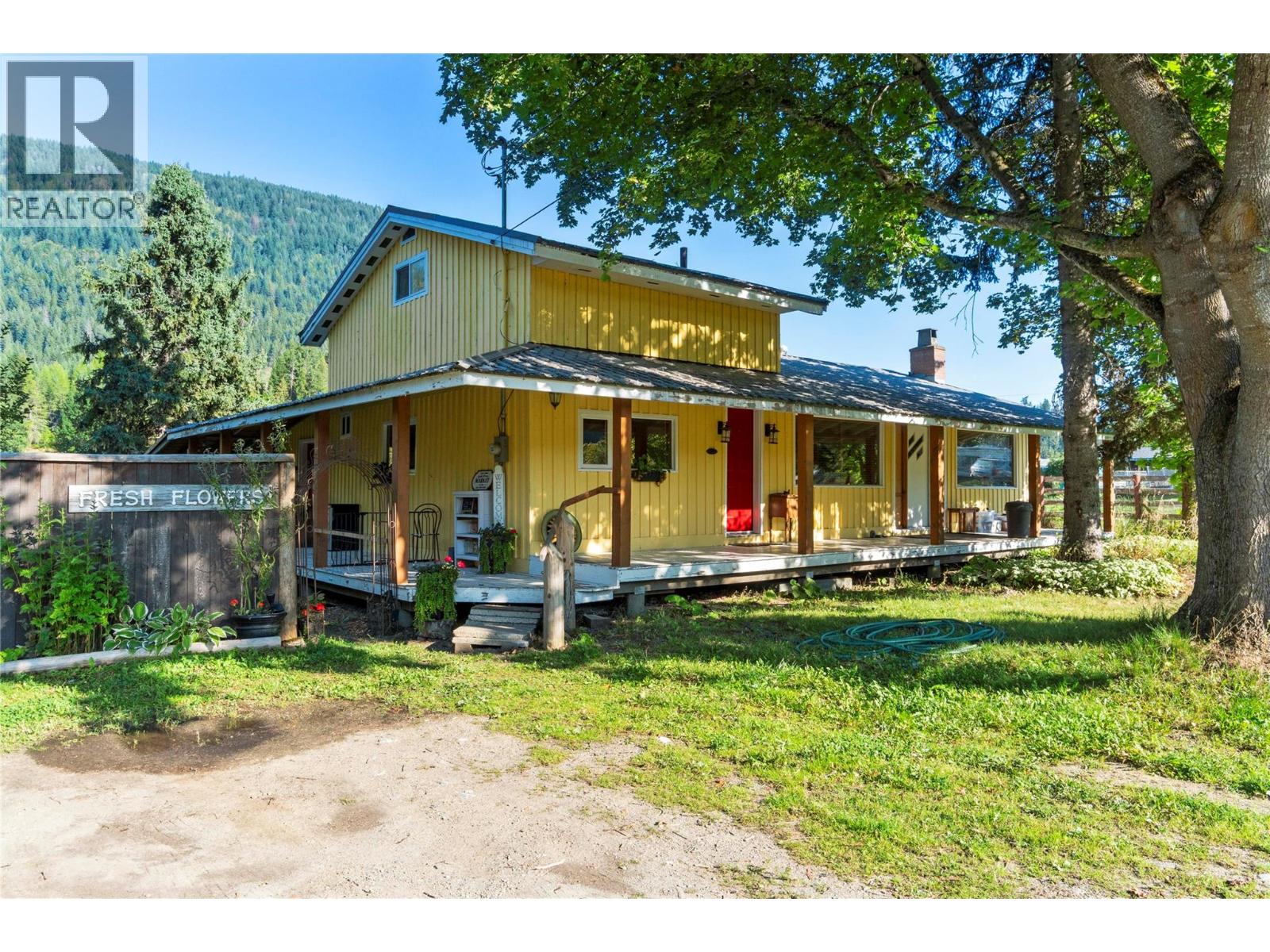 3590 50 Street Ne, Salmon Arm, British Columbia  V1E 1Y5 - Photo 2 - 10390492