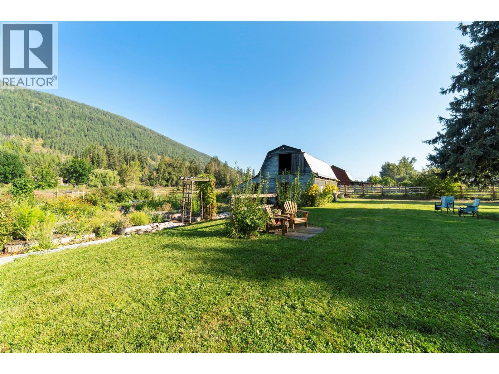 3590 50 Street Ne, Salmon Arm, British Columbia  V1E 1Y5 - Photo 39 - 10390492